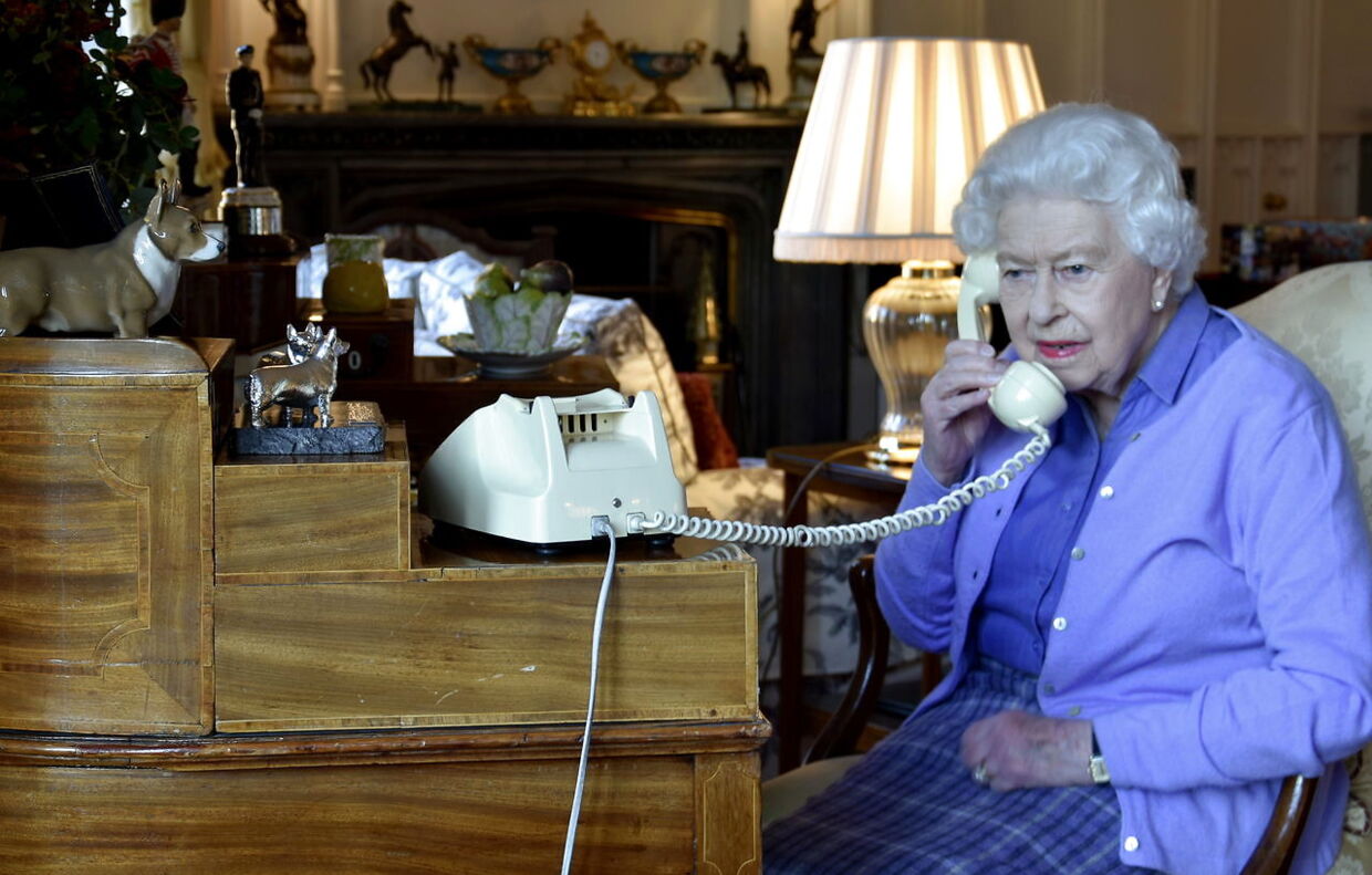 Under pandemien måtte dronning Elizabeths ugentlige møde med Boris Johnson aflyses. I stedet foregik det pr. telefon.