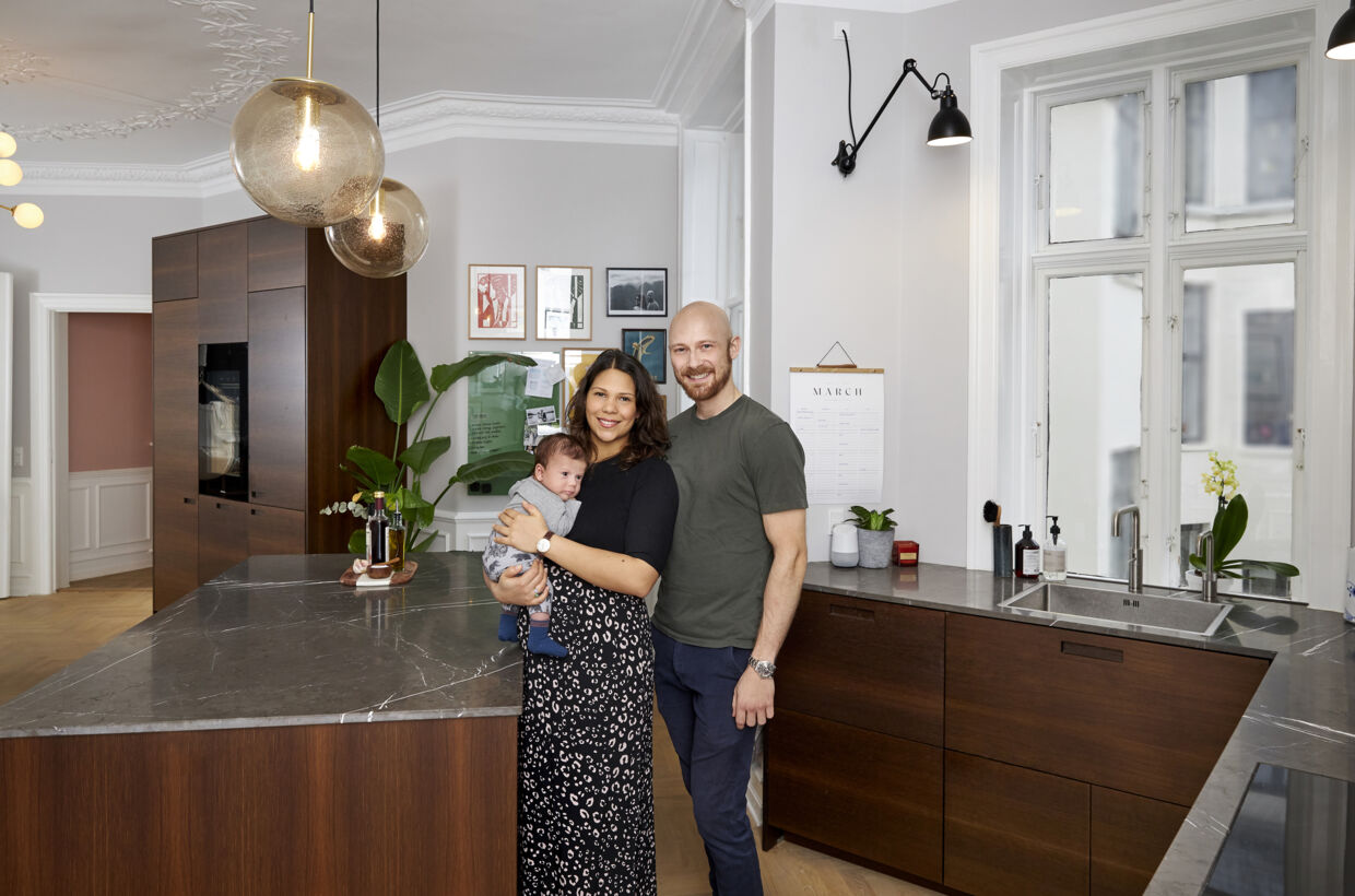 Philip og hans familie er vilde med deres nye designerkøkken - som bag låger og bordplader fra Form Plus er fra IKEA.
