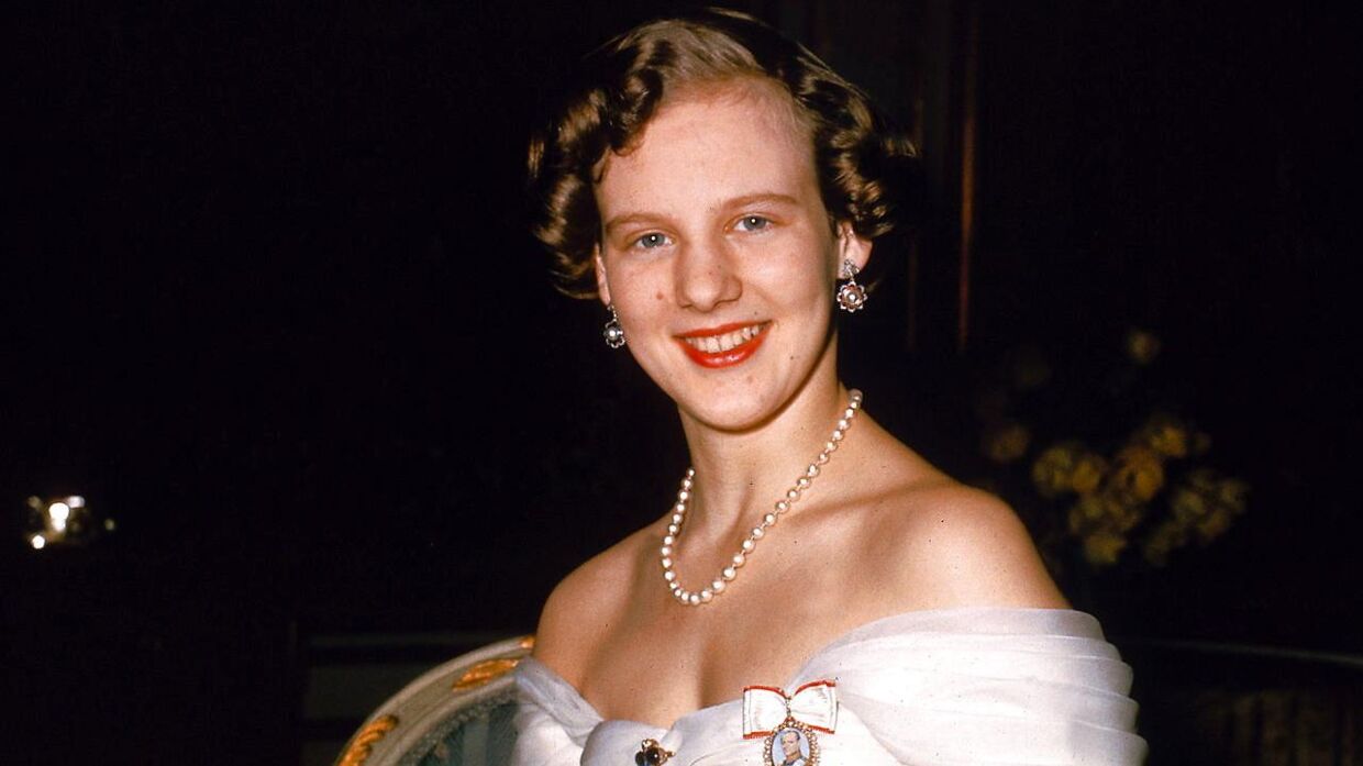 Et billede af prinsesse Margrethe fra hun var ung i 1958, hvor man fra kongehusets side holdt mere på formerne.