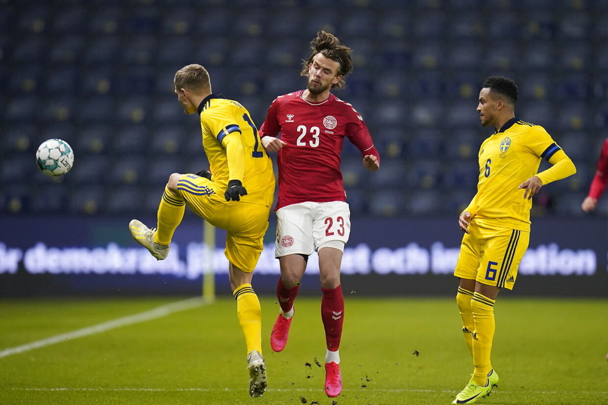 Venskabslandskamp imellem Danmark og Sverige spilles på Brøndby Stadion, onsdag den 11. november 2020. På grund af covid19 er flere spillere og landstræneren i isolation. Flere spillere fra de engelske klubber har ikke fået lov til at deltage på grund af frygt for coronavirus.