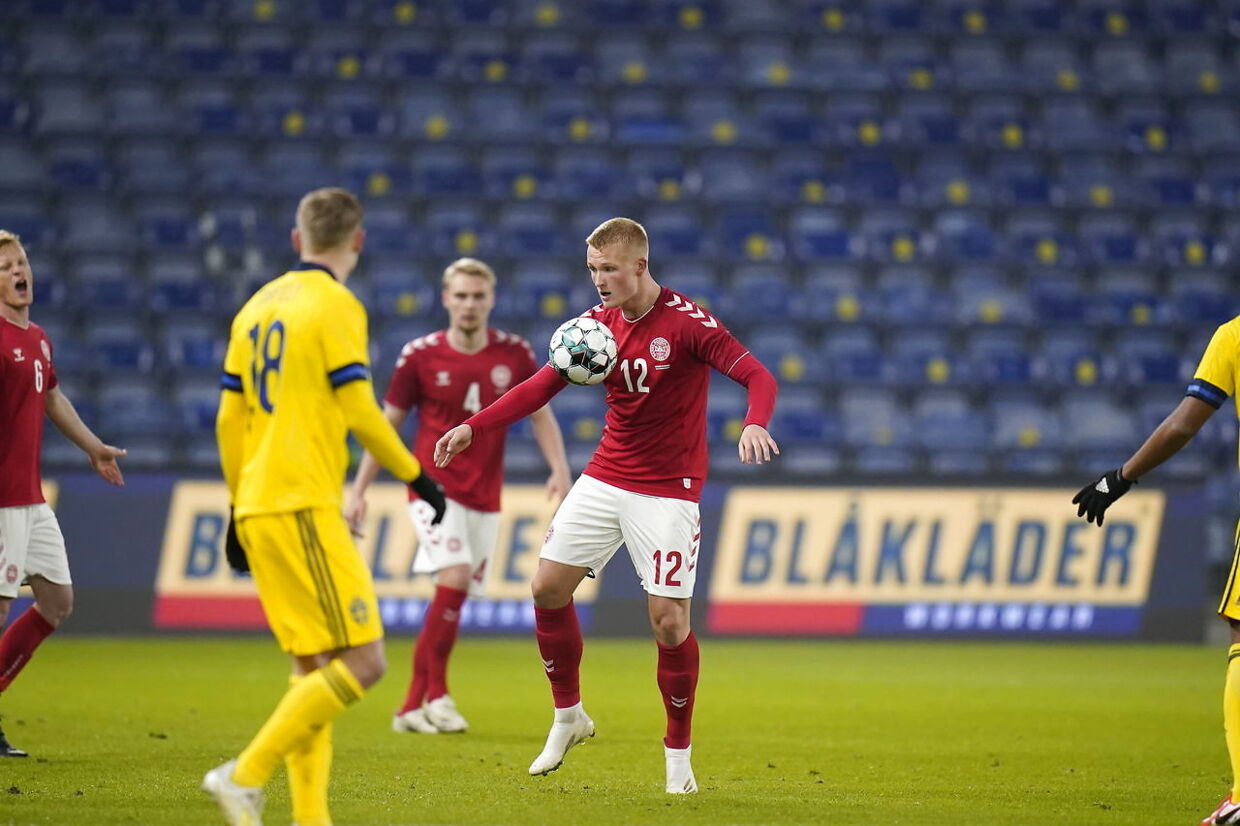 Venskabslandskamp imellem Danmark og Sverige spilles på Brøndby Stadion, onsdag den 11. november 2020. På grund af covid19 er flere spillere og landstræneren i isolation. Flere spillere fra de engelske klubber har ikke fået lov til at deltage på grund af frygt for coronavirus.
