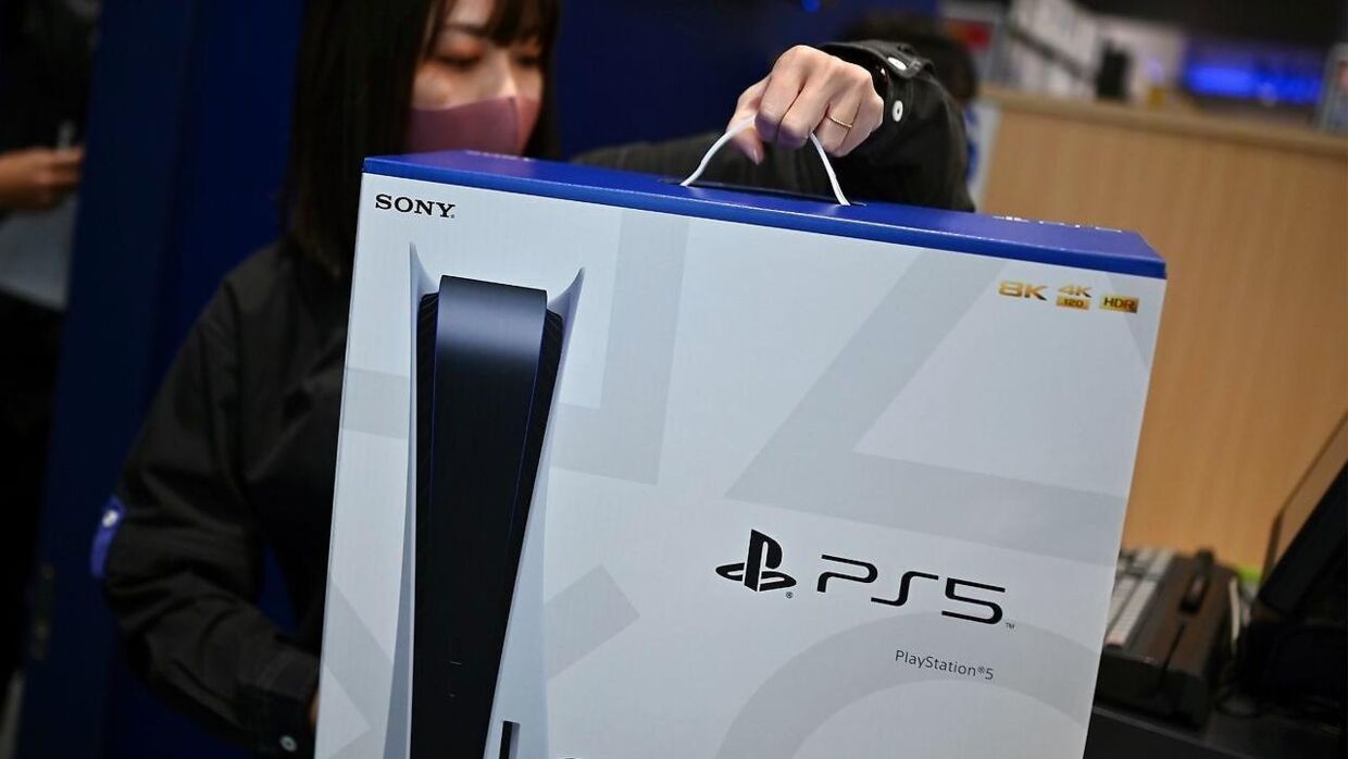 Fra i dag kan japanerne købe Playstation 5. Danskerne må vente lidt endnu. (Photo by CHARLY TRIBALLEAU / AFP)