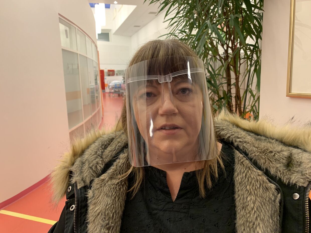 Her ses Anne Mette Christiansen på første dag med kemobehandling på kræftafdelingen på Herlev Hospital. Hun fortæller nu om hele sit forløb. Foto: Thomas Nørmark Krog 
