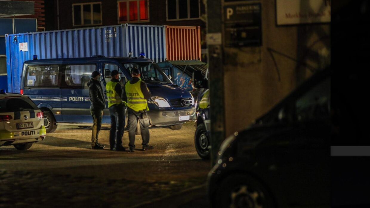 Københavns Politi møtte rømme en fest i Hells Angels klubhus på Svanevej i København fredag aften. 34 personer blev efterfølgende sigtet.