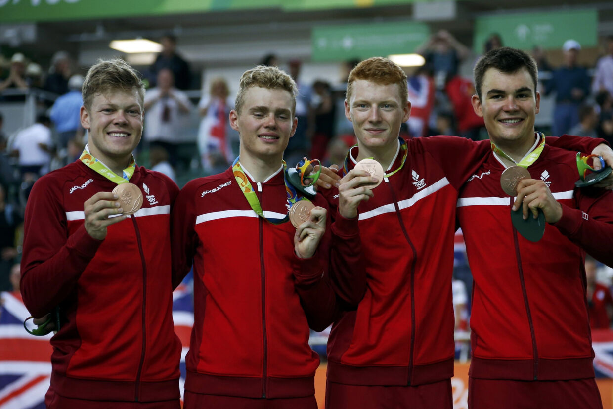 Niklas Larsen (nummer to fra venstre) var med til at vinde OL-bronze i holdforfølgelsesløb i 2016. Han håber på endnu en tur på OL-podiet i 2021. Eric Gaillard/Reuters