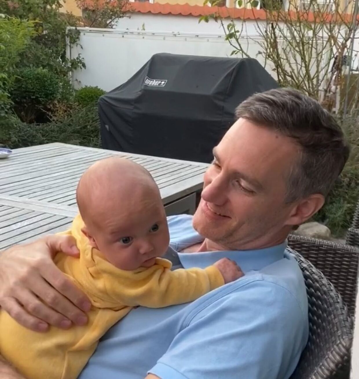 Rasmus Jarlov med Valdemar, der blev født seks uger for tidligt. Privatfoto.