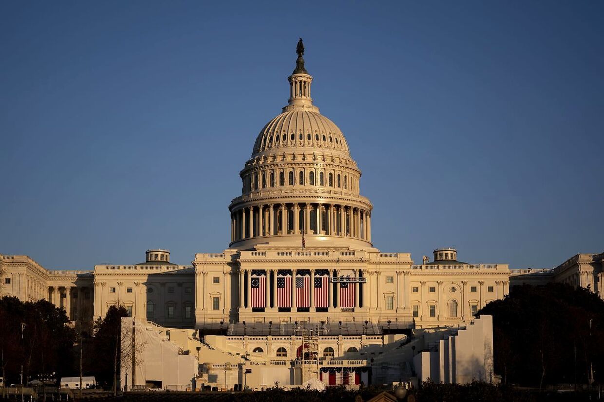 Kongresbygningen Capitol Hill er ved at blive gjort klar til Joe Bidens indsættelsesceremoni i næste uge.