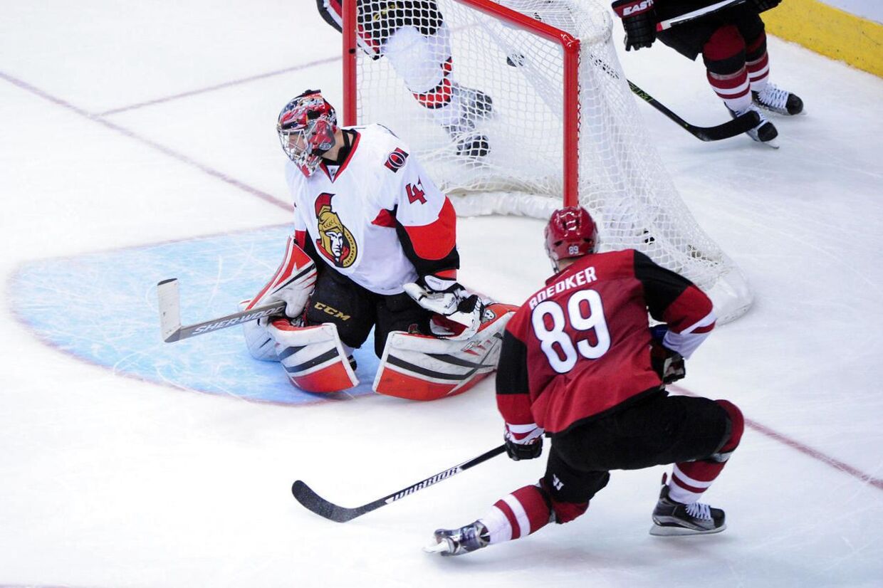 Mikkel Bødker scorer sit tredje mål i Arizona Coyotes' sejr over Ottawa Senators.