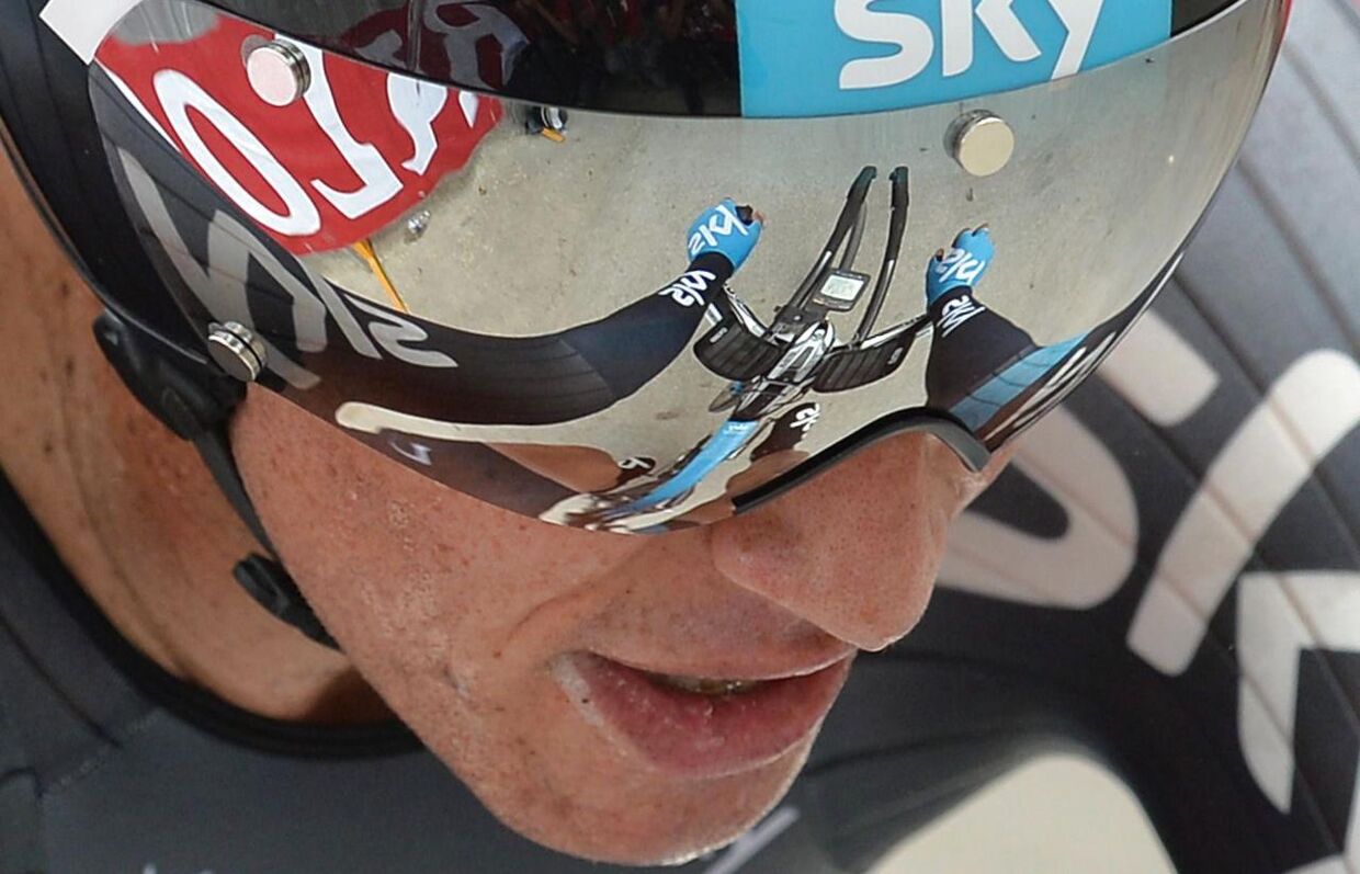 Henao bag visir forud for en enkeltstart i Giro d'Italia 2013, hvor colombianeren blev nummer 16 sammenlagt.