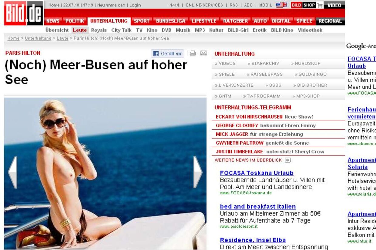 Den tyske avis Bild viser her et af de billeder, som Paris Hilton raser over