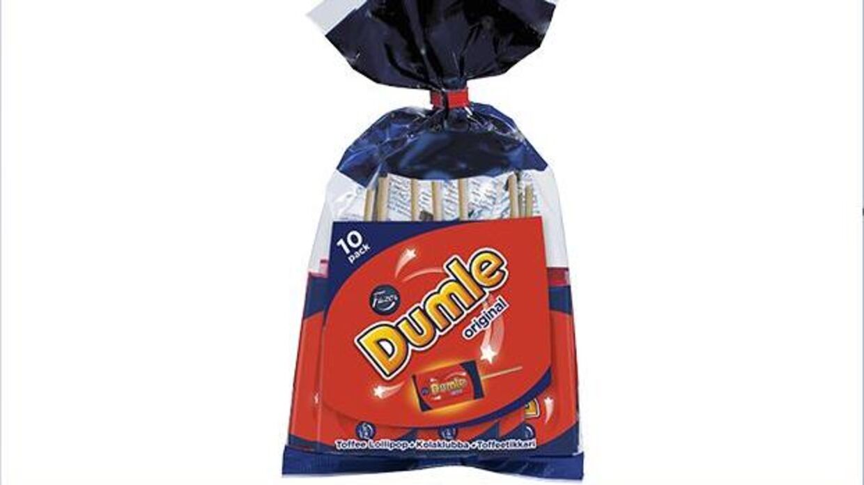 Efter 60 år i slikmunde er det fra Marts måned slut med at købe Dumle slikkepinde. Foto: Fazer