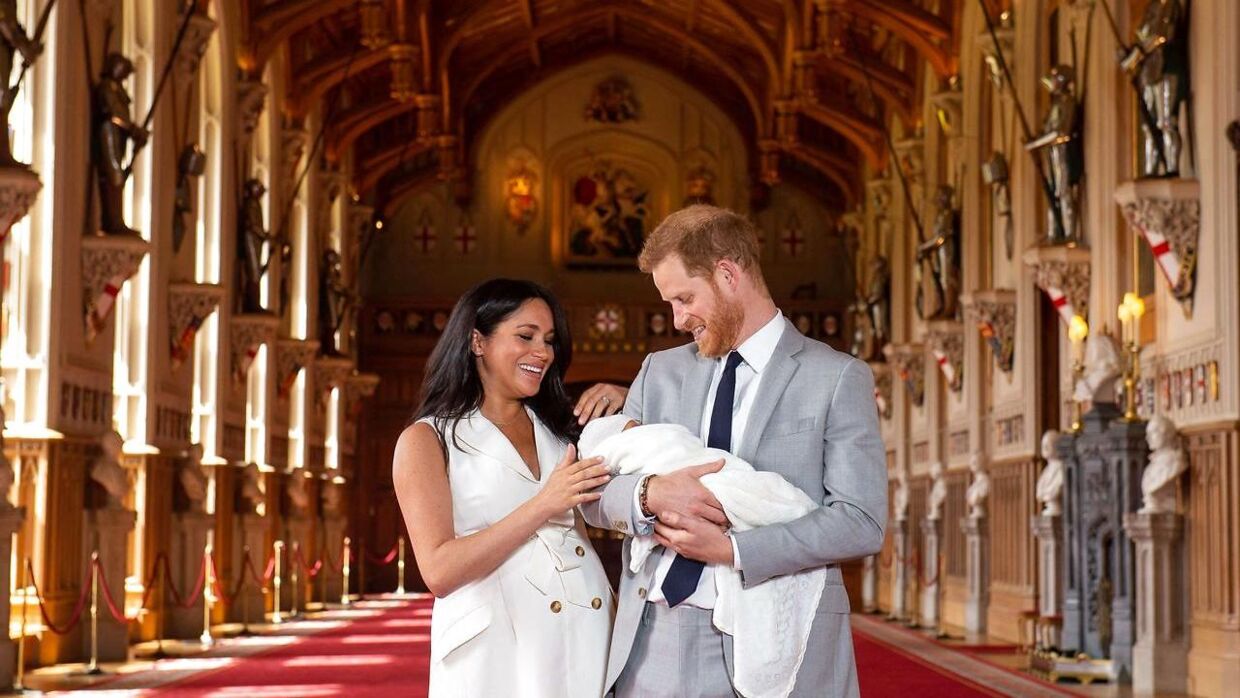Arkivfoto fra 2019 af prins Harry og Meghan med deres dengang nyfødte søn, Archie.