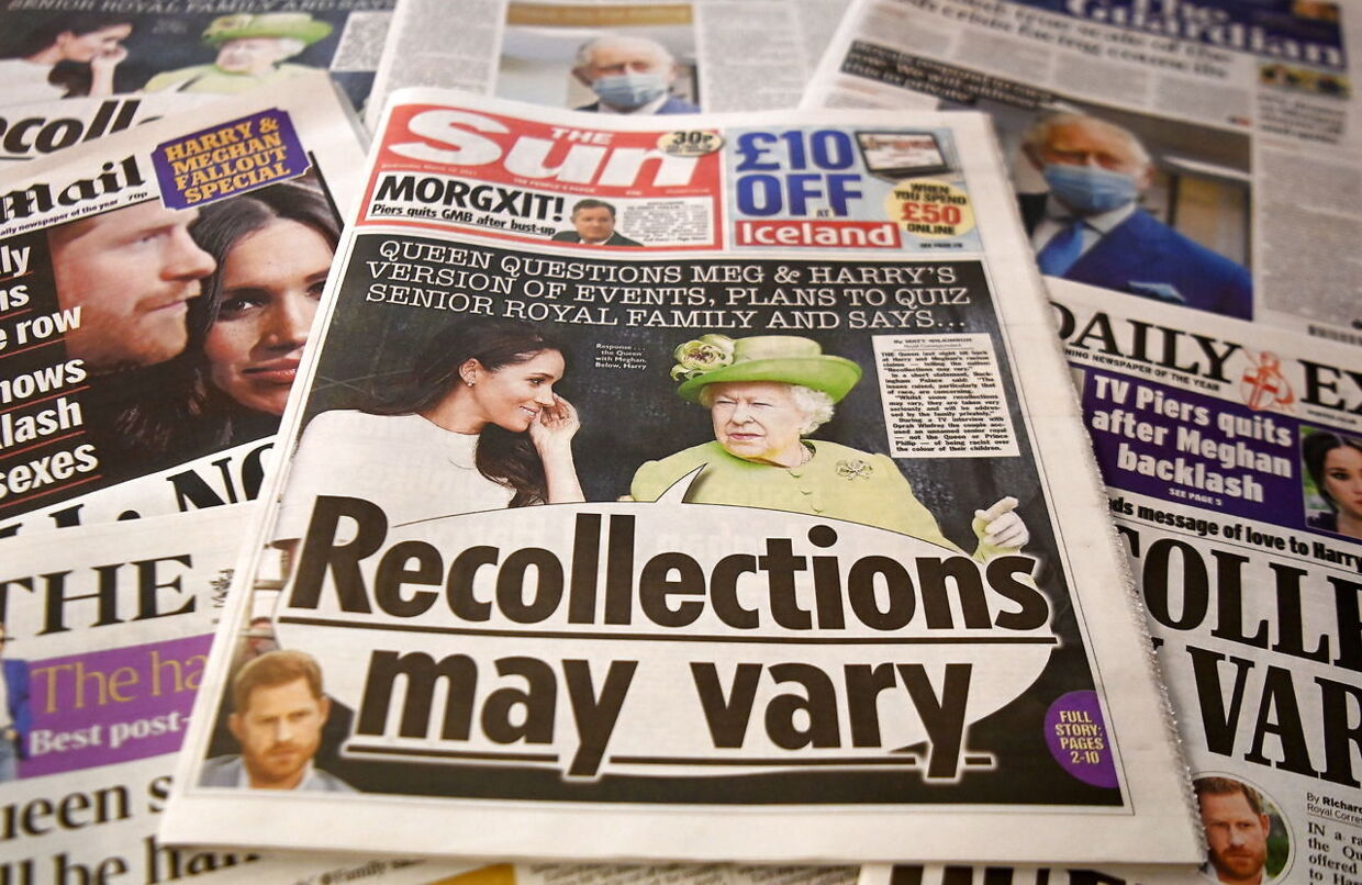 Forsiderne på de britiske aviser har kun plads til Harry og Meghan og krisen i kongehuset. Foto EPA/ANDY RAIN