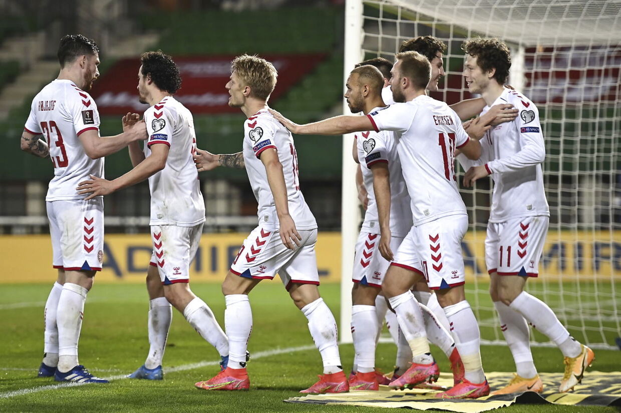 epa09109371 Denmark's Jonas Win (R) celebrates with teammates after scoring the 1-0 lead during the FIFA World Cup 2022 qualifying soccer match between Austria and Denmark in Vienna, Austria, 31 March 2021. EPA/Christian Bruna