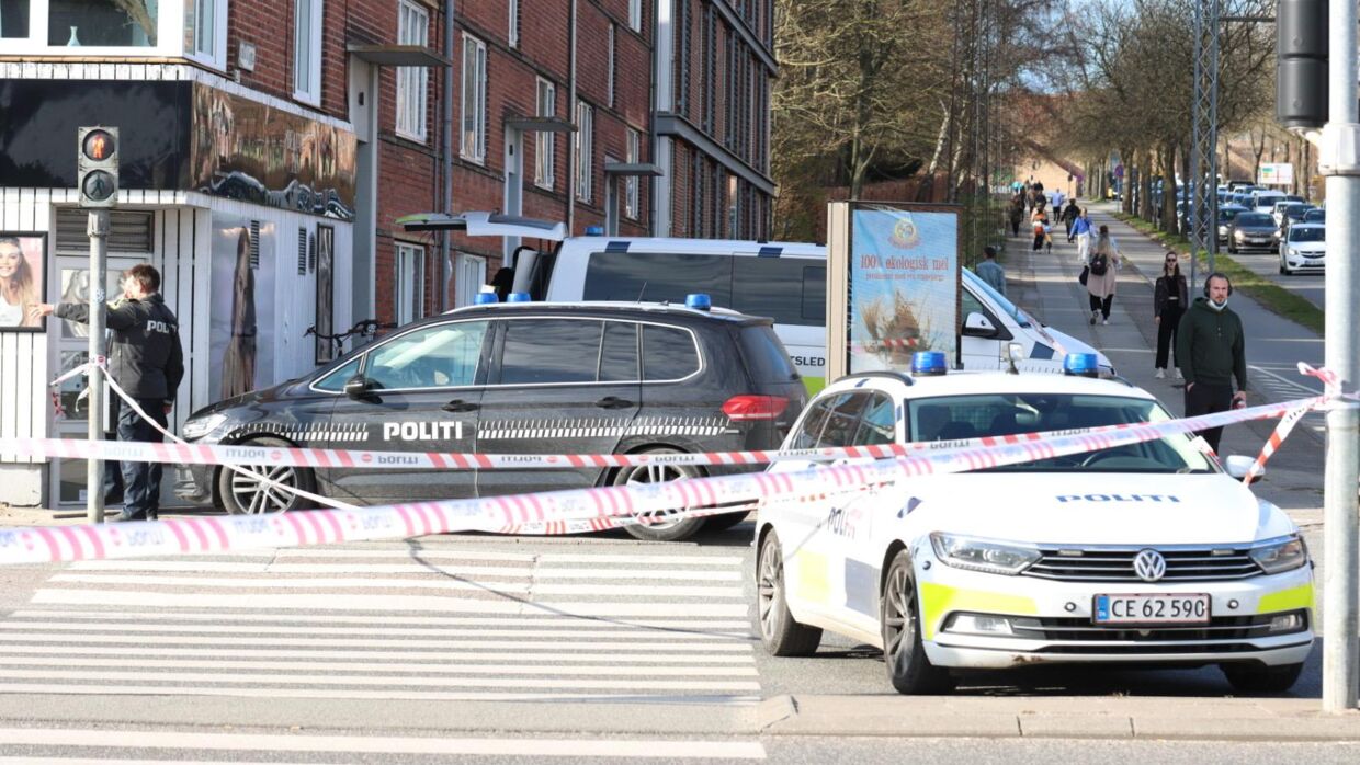 Et større område blev spærret af i kølvandet på skyderiet. Foto: Presse-fotos.dk