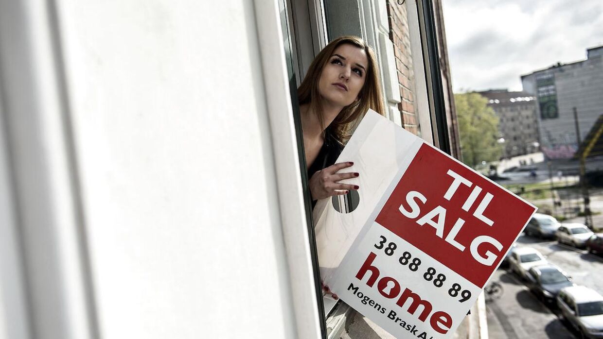 For første gang i 10 måneder er der flere boliger til salg, end der er boligere, der bliver solgt. Foto: Scanpix