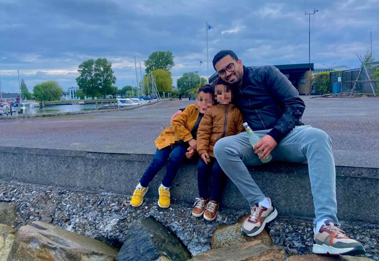 Kodes Hamdi nåede at tage ét foto af sin familie ved havnen i Kastrup, inden den fremmede mand råbte ad dem. Han var angiveligt utilfreds med, at børnene gik og legede og i hans optik larmede.
