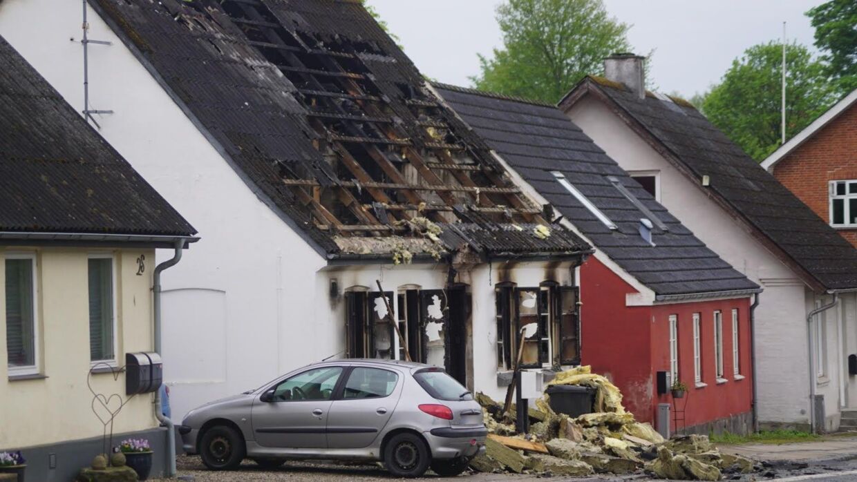 Da brandvæsnet ankom til stedet, var huset allerede overtændt. Foto: Presse-fotos.dk