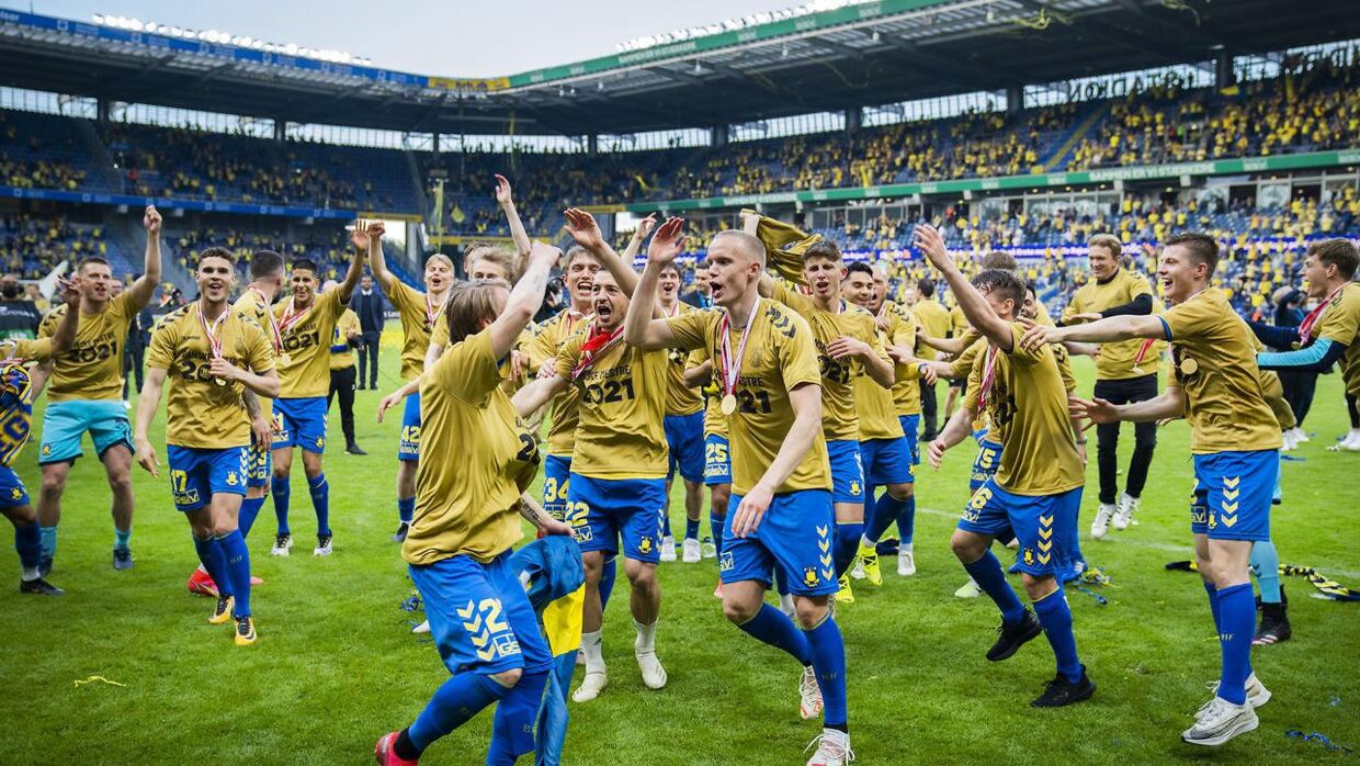 Brøndbyfans og spillere i forbindelse med superligakampen imellem Brøndby og FC Nordsjælland på Brøndby Stadion, mandag den 24. maj 2021.