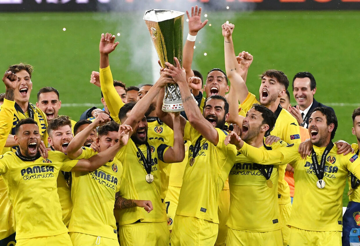 Soccer Football - Europa League Final - Villarreal v Manchester United - Polsat Plus Arena Gdansk, Gdansk, Poland - May 26, 2021 Villarreal players celebrate with the trophy after winning the Europa League Pool via REUTERS/Adam Warzawa