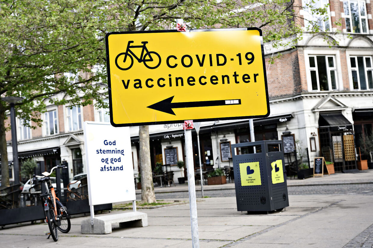 Skilt viser vej ind til Region Hovedstadens covid-19 vaccinecenter i Øksnehallen i København, fredag den 4. juni 2021.. (Foto: Philip Davali/Ritzau Scanpix)