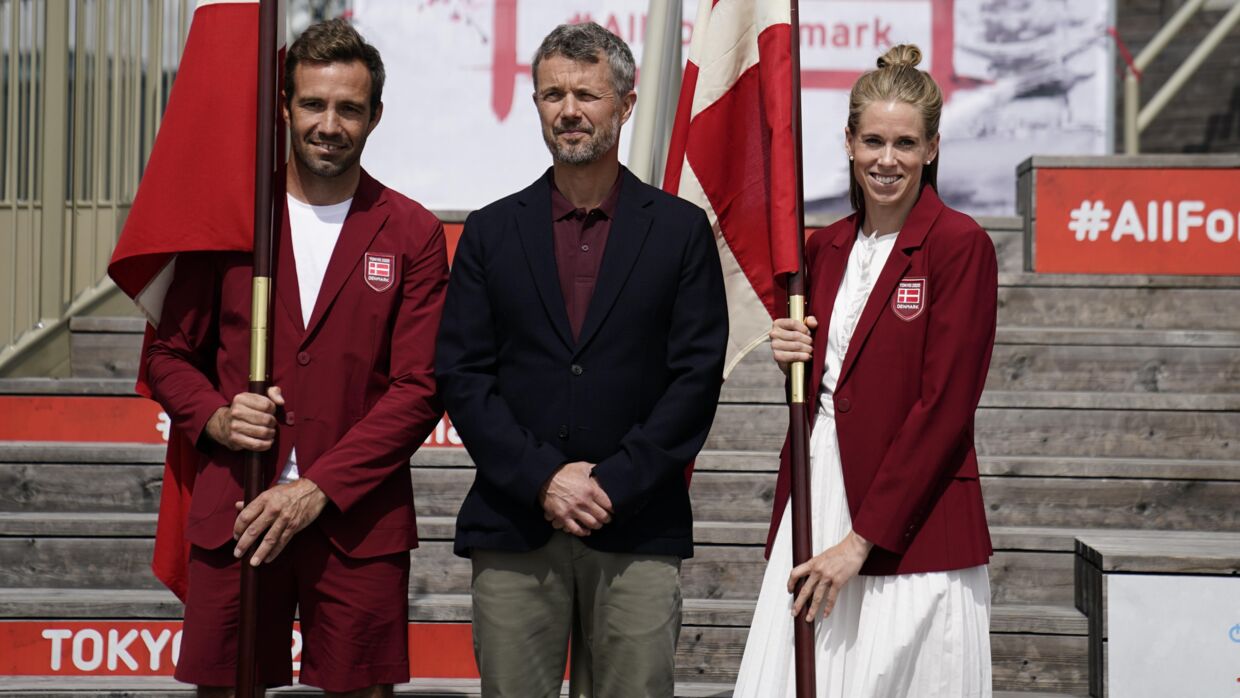 Løberen Sara Slott Petersen og sejleren Jonas Warrer bliver Danmarks fanebærere ved OLs åbningsceremoni i Tokyo.
