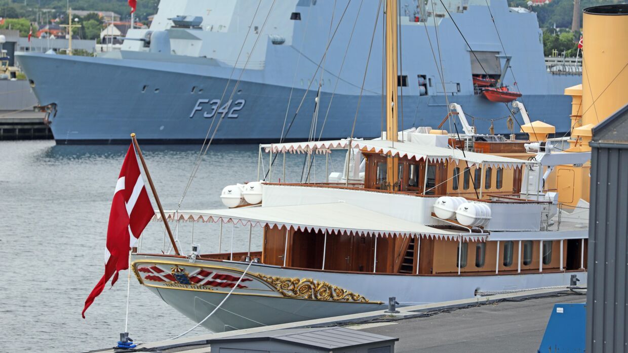 Her ligger Kongeskibet ved flådestationen i Frederikshavn.