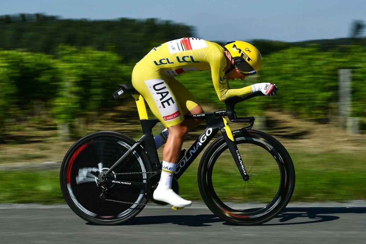 Tadej Pogacar vandt ikke lørdagens enkeltstart. Til gengæld er Tour de France-sejren slået godt og grundigt fast.