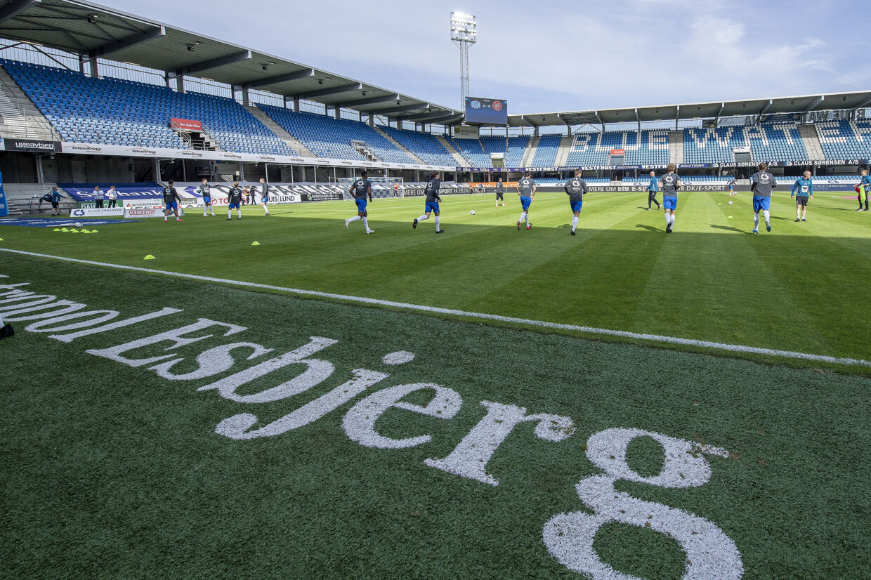 Gutter Penge gummi Flytte Holdlæge kvitter Esbjerg i protest mod kritiseret træner | BT Fodbold -  www.bt.dk