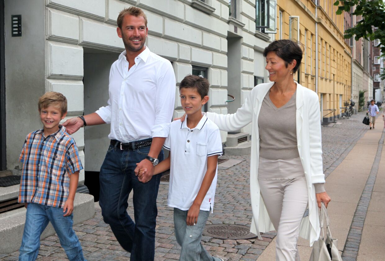 Det var en glad og solbrun familie, der mødte op til første skoledag på Krebs' skole i København.