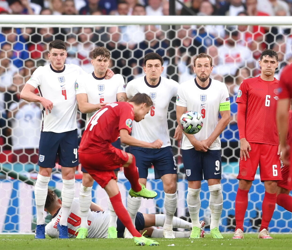 Mikkel Damsgaard scorede et fænomenalt frisparksmål mod England.
