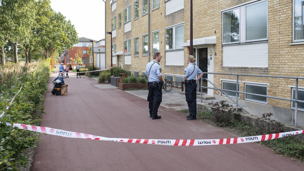 Det var i en lejlighed på Nørrebrogade i Randers, at en 44-årig kvinde blev fundet dræbt den 17. september 2020. Hendes ene barn og kvindens tidligere ægtefælle er nu begge tiltalt for drabet. (Arkivfoto).
