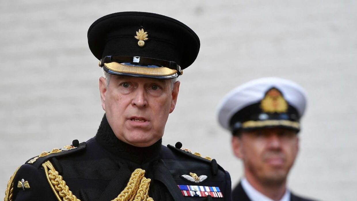 Prins Andrew har tidligere været meget velrespekteret blandt især royale fans grundet sin medvirken i Falklandskrigen. Men hans popularitet er hastigt dalende. 