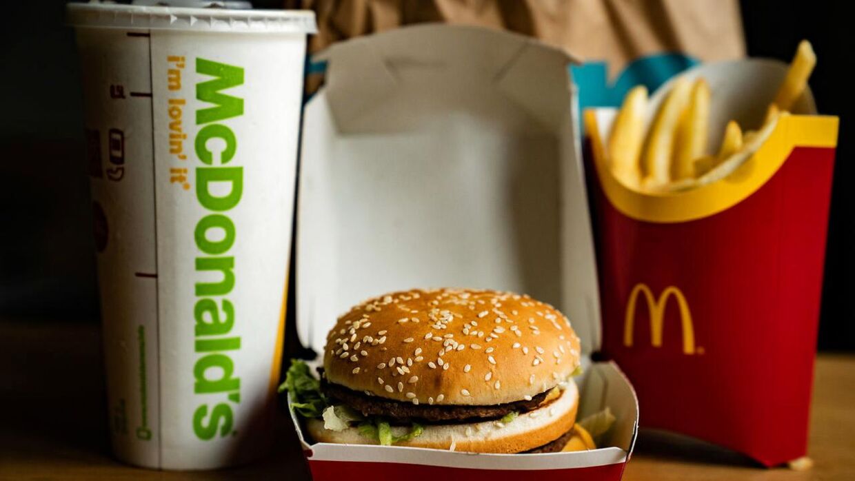 Derfor koster din McDonald's-cheeseburger mere, hvis du bestiller den på Wolt, JustEat eller Hungry.