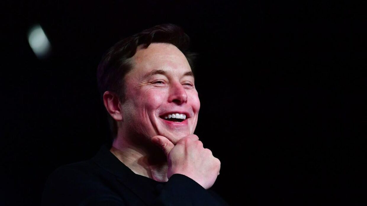Elon Musk øger sit forspring som verdens rigeste person.