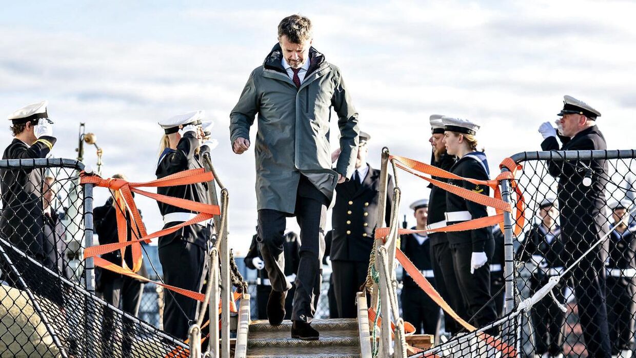 Kronprins Frederik på Arktisk Kommandos skib i Reykjavik havn.