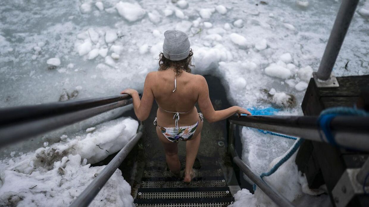 Vinterbadning er i de senere år blevet mere og mere populært. 