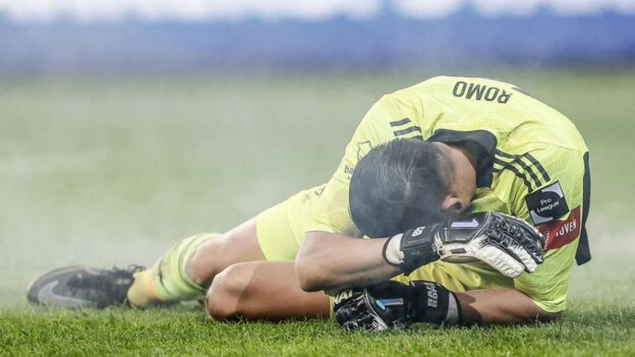 Kampen mellem Standard de Liège og OH Leuven leverede vanvittige scener, der desværre gik ud over Rafael Romo.