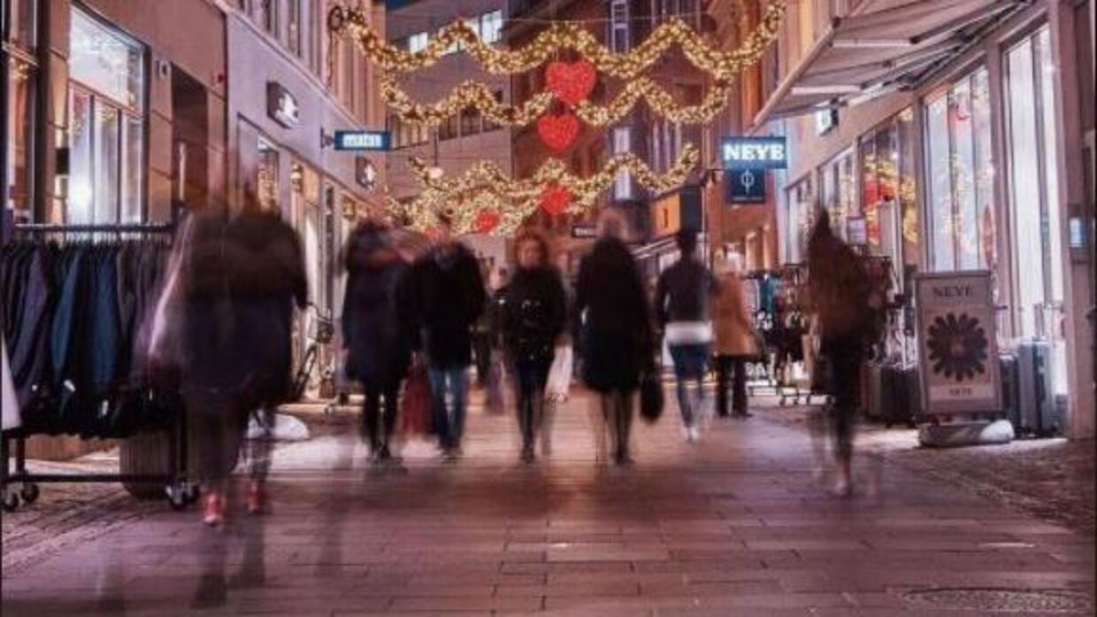 Der bliver gensyn med juleguirlanderne og julehjerterne, når den traditionelle julebelysning igen kan opleves i centrum af Aalborg fra den 19. november.