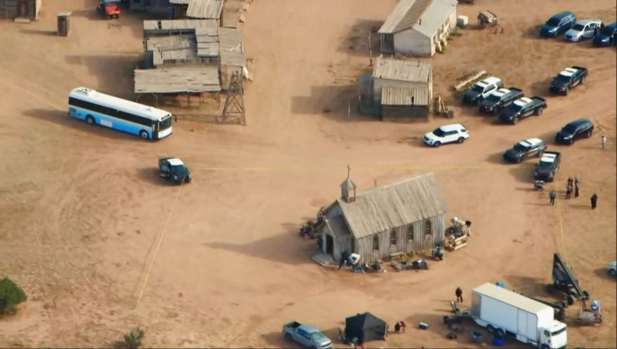 Politiet har afpærret et område på Bonanza Creek Ranch, hvor filmen var ved at blive optaget.
