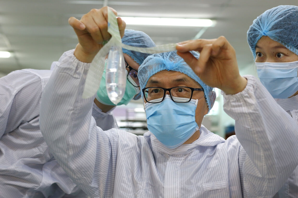 Malaysisk gynækolog opfinder kondom til mænd og kvinder.