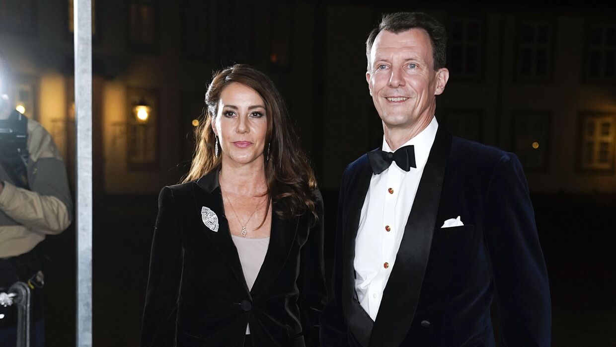 Принцесса Мария и принц Иоахим прибывают на концерт королевы и ужин для представителей киноиндустрии в замке Фреденсборг 26 октября.