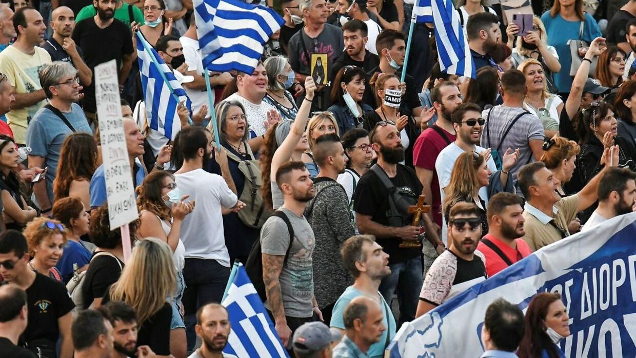 Grækere demonstrerer mod vaccination mod coronavirus under en tale af den græske premiereminister 11. september 2021.