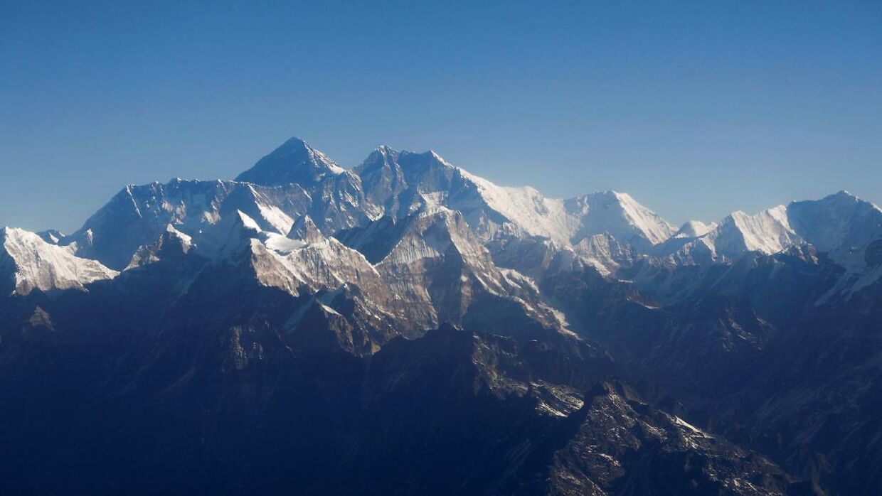 Tre franske klatrere er forsvuwndet på en tur tæt på Mount Everest.