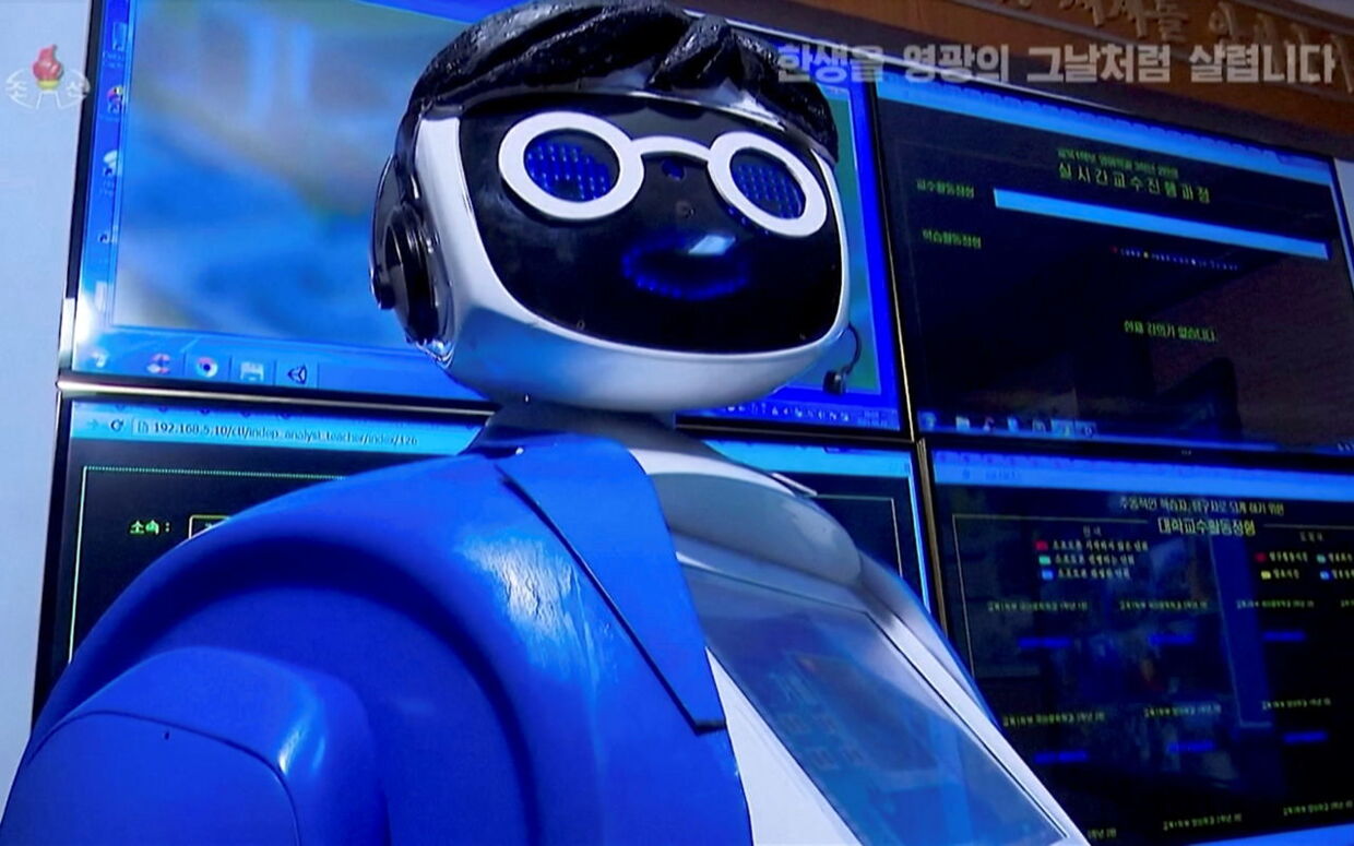 En blå robot med briller.&nbsp;
