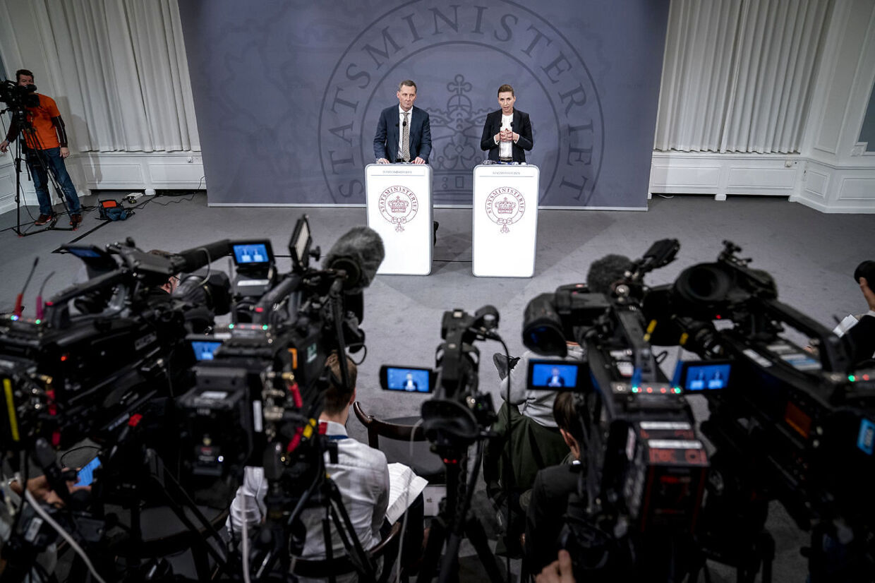 Statsminister Mette Frederiksen og justitsminister Nick Hækkerup holder pressemøde, hvor der besvares spørgsmål rejst i relation til smser i minksagen.