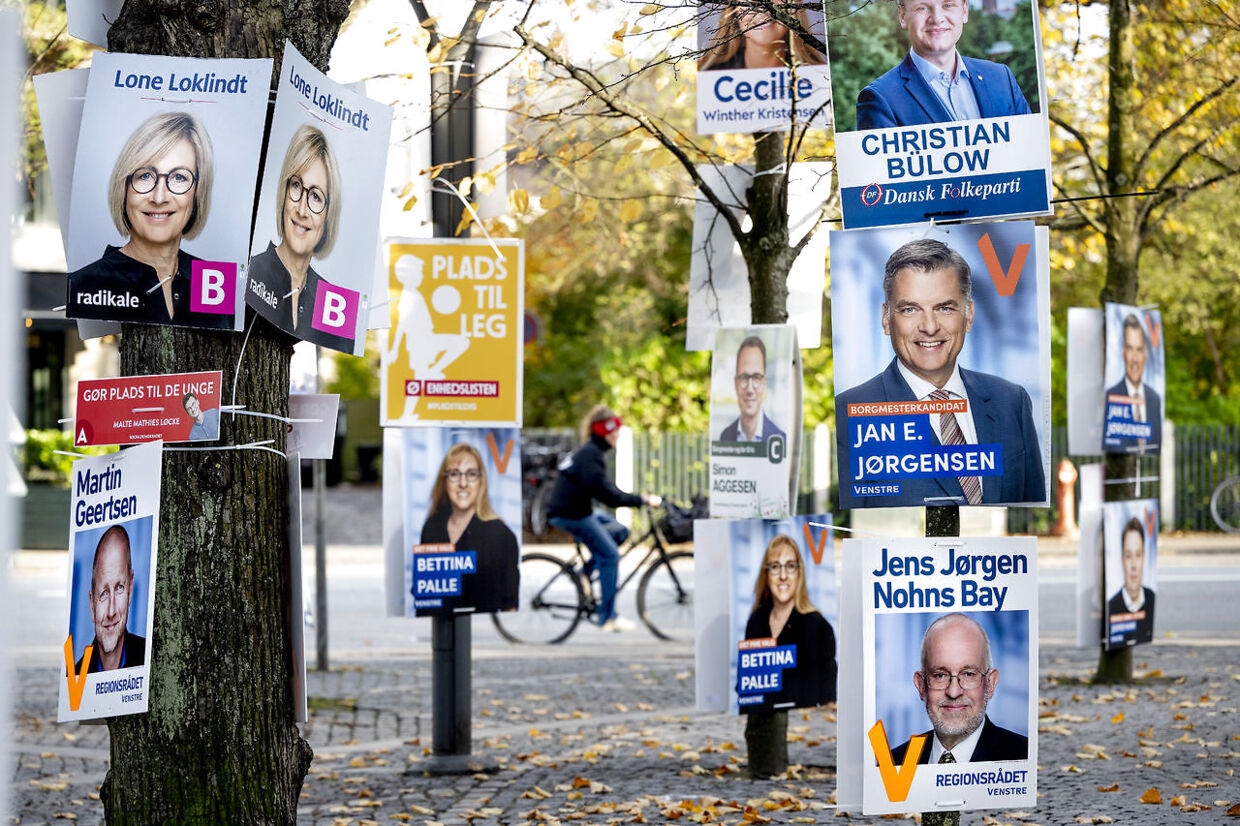 Valgplakater på Frederiksberg i forbindelse med kommunalvalg og regionsrådsvalg den 16. november 2021. Jan E. Jørgensen (V), Christian Bülow (DF), Lone Loklindt (B), Martin Geertsen (V) og Jens Jørgen Nohns Bay (V).