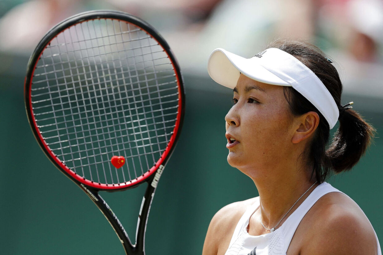 Peng Shuai var i 2011 helt oppe som nummer 14 på verdensranglisten i tennis, men det er i double, at hun har leveret sine bedste resultater på WTA Touren. I 2014 avancerede hun til førstepladsen på verdensranglisten i double. Adrian Dennis/Ritzau Scanpix