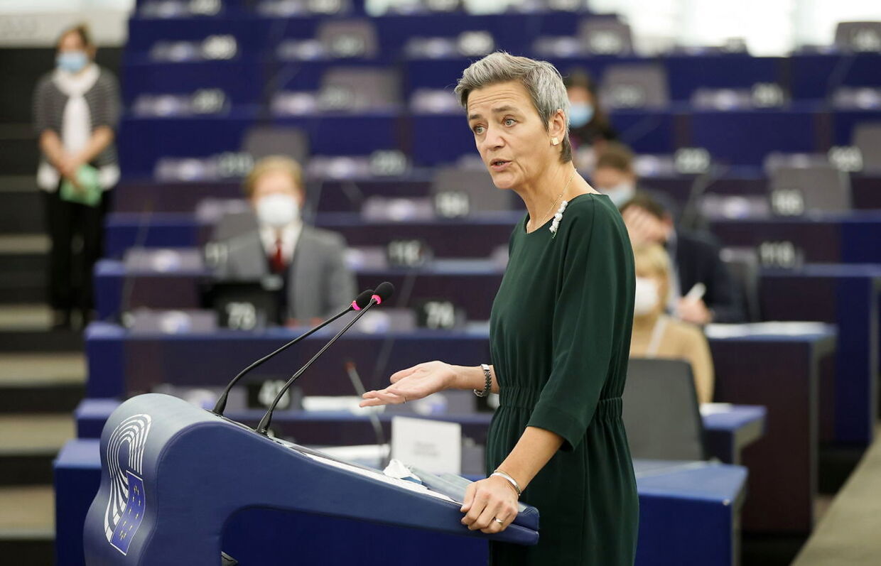 Margrethe Vestager holder tale i Strasbourg. Hun er et varmt politisk navn, også internationalt.