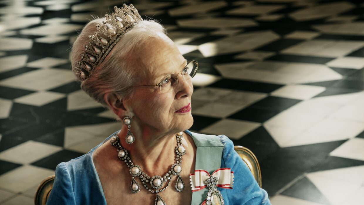 Kongehuset deler nyt portrætbillede af Dronningen: ‘Vidunderlig smuk’